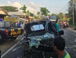 Adu Banteng Dump Truk Dan Pickup Di Sampang, Satu Orang Meninggal